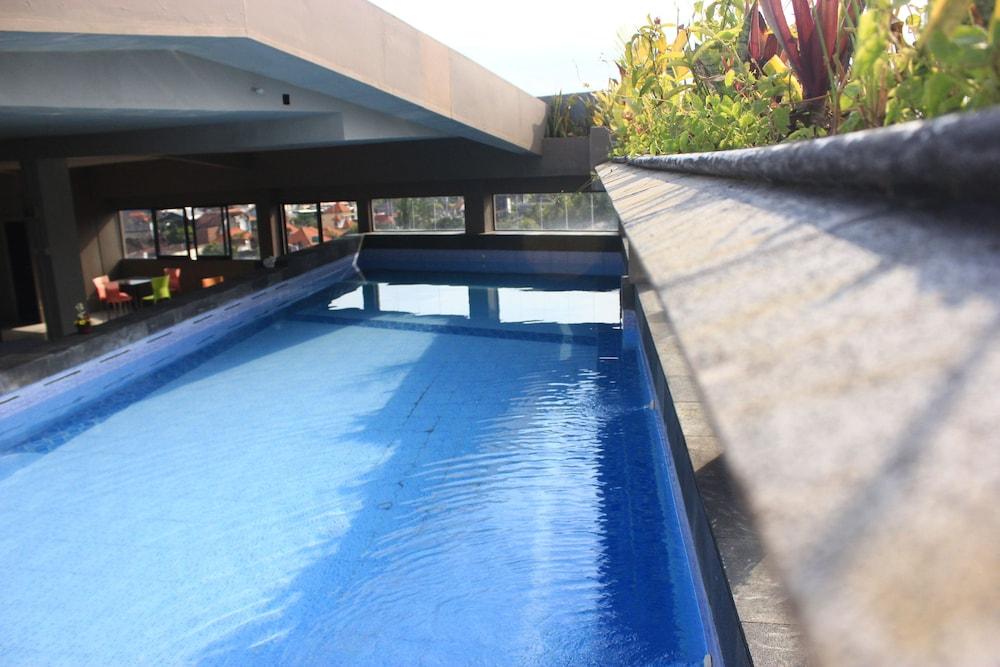 Hotel Reddoorz @ Sunset Point Seminyak Extérieur photo