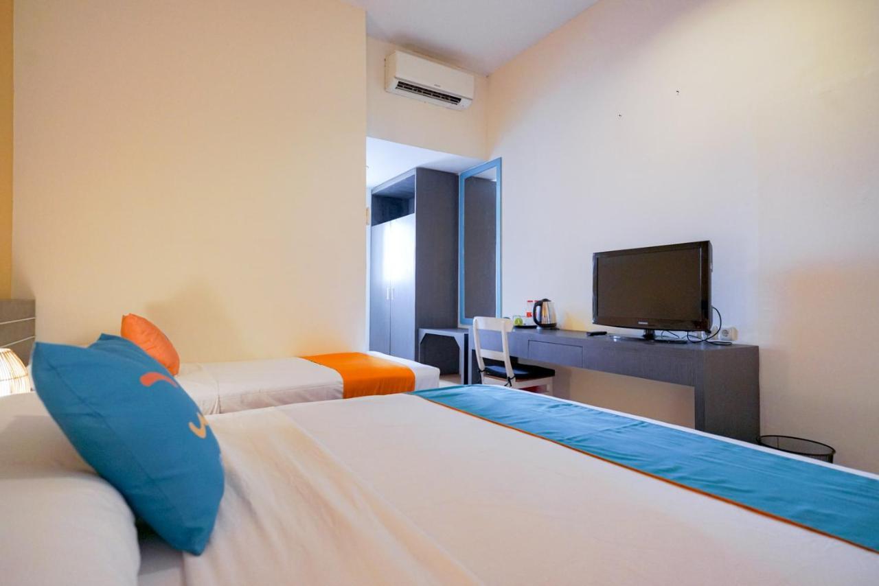 Hotel Reddoorz @ Sunset Point Seminyak Extérieur photo